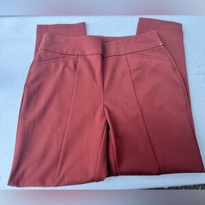NWT  Chicos So Slimming Women’s Pants. 
Size-1.5 Short
Color-Rust
